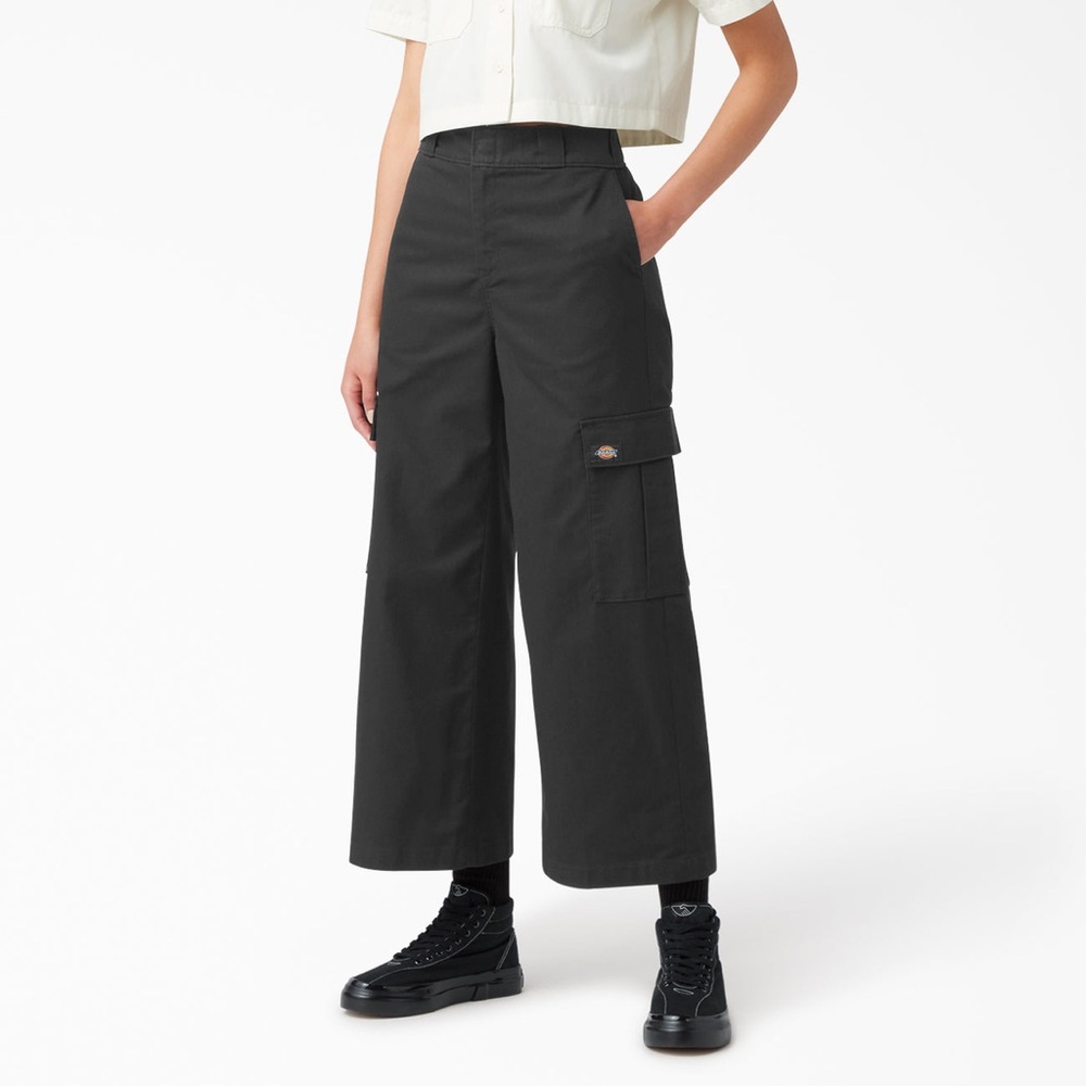 Dickies Women’s Regular Fit Cropped Black Cargo Pants
